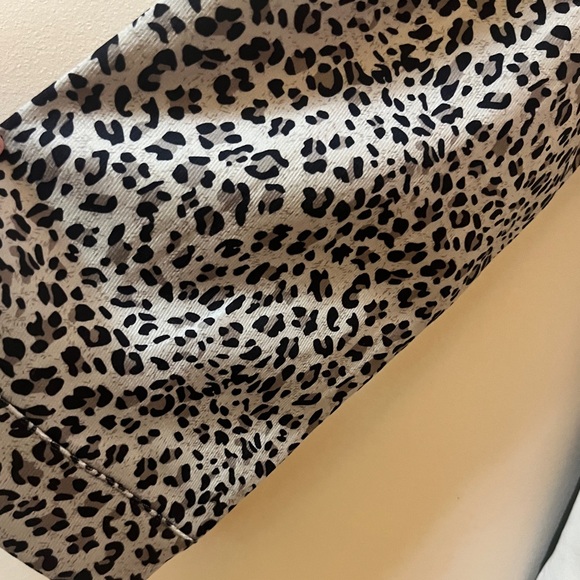 Green and cream leopard print shirt. NWOT - Picture 2 of 5